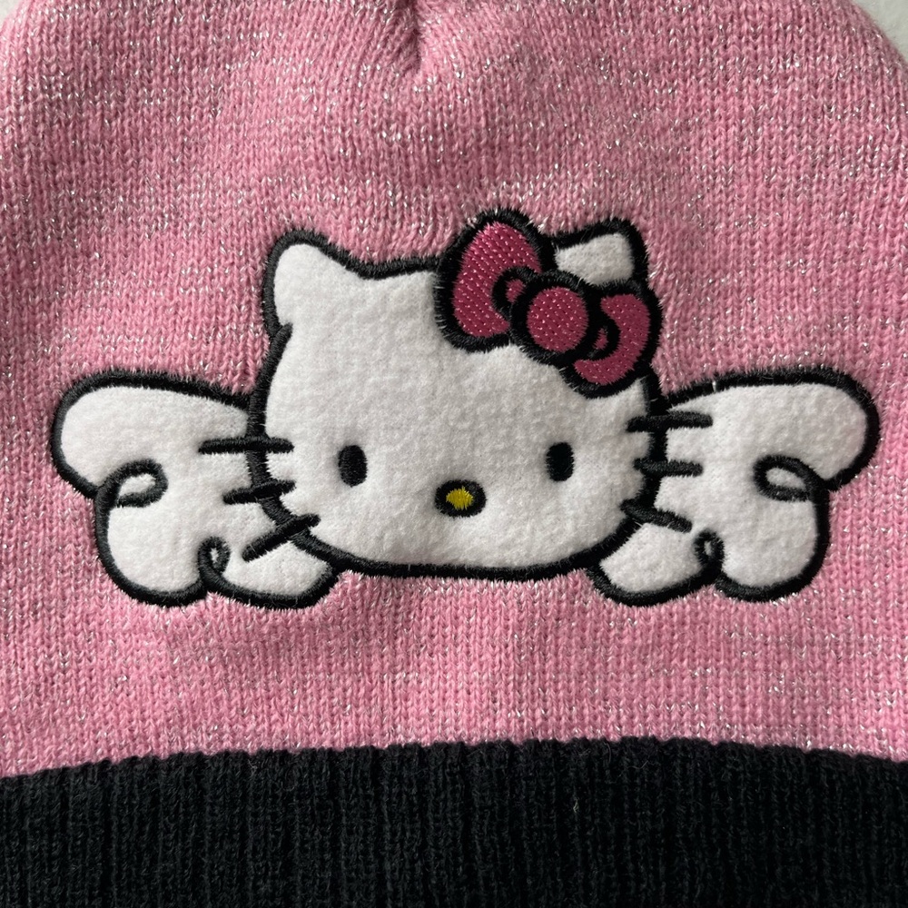 Hello Kitty Pink Accessory Bundle | Beanie, Gloves, Wallet, Watch & Keychain - Picture 5 of 17